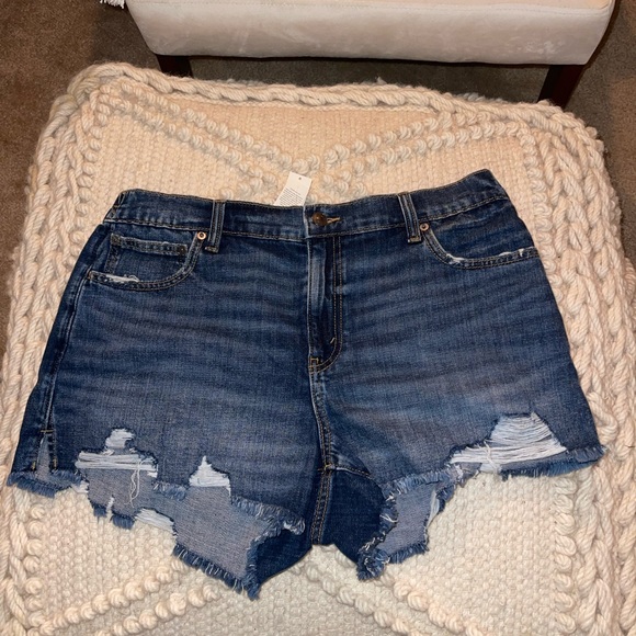 American Eagle distressed shorts - Picture 2 of 2
